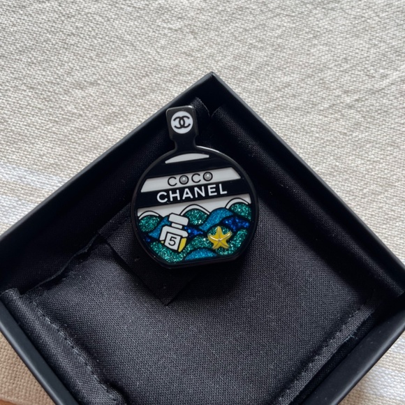 Chanel Brooch - Picture 7 of 9